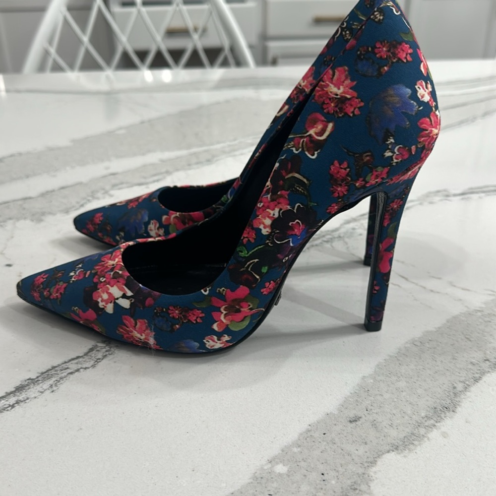 Schutz Floral 👠 4 1/2 inch Heels Size 7